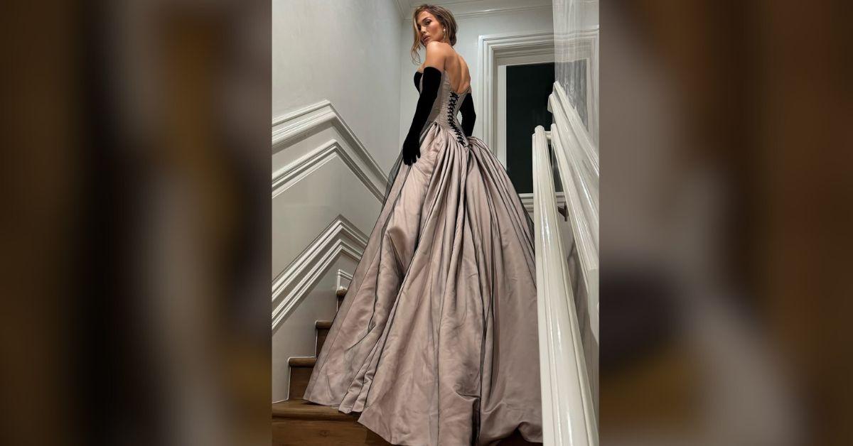 image of Jennifer Lopez showed off her elegant look on Instagram.